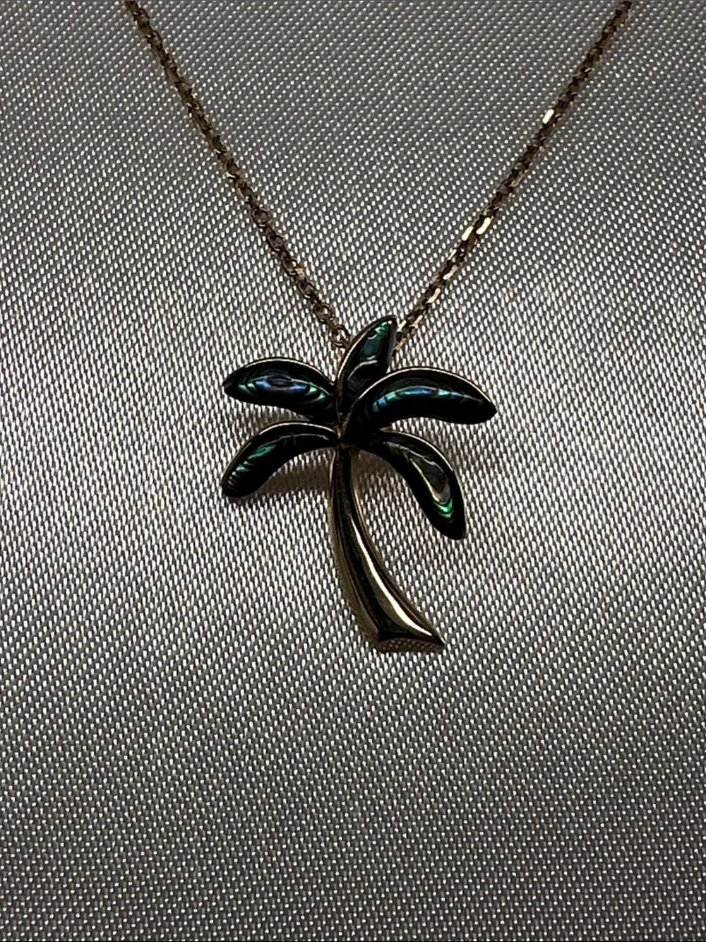 Na Hoku 14k with abalone 17” palm tree necklace